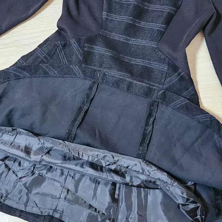[BUNJANG] Thyren Black Flare Dress / 티렌 블랙 플레어 원피스