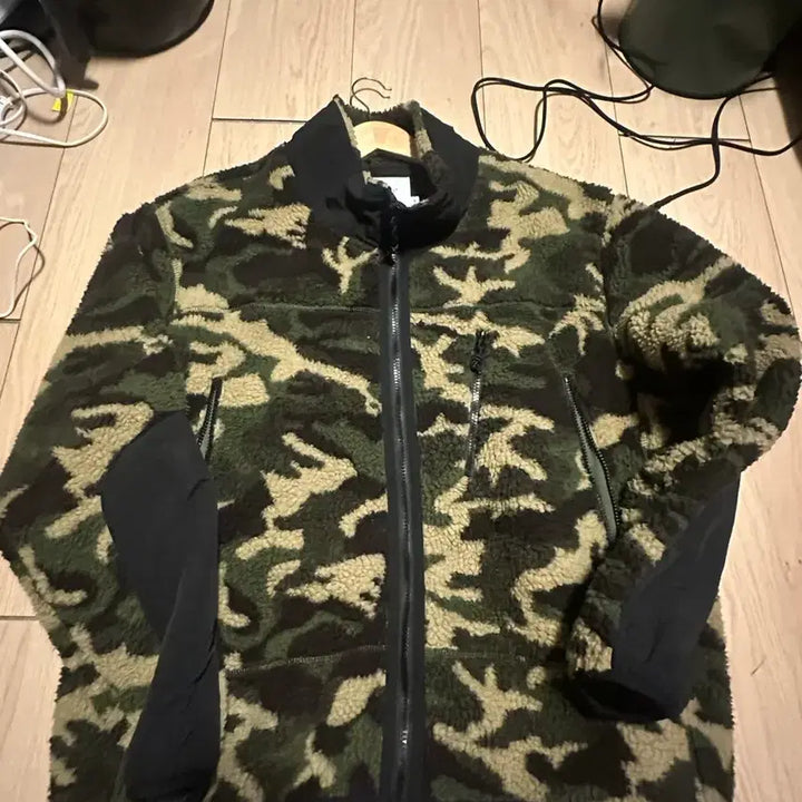 [BUNJANG] Outstanding Camo Fleece Jacket (Size 3) / 아웃스탠딩 카모 후리스자켓 3사이즈