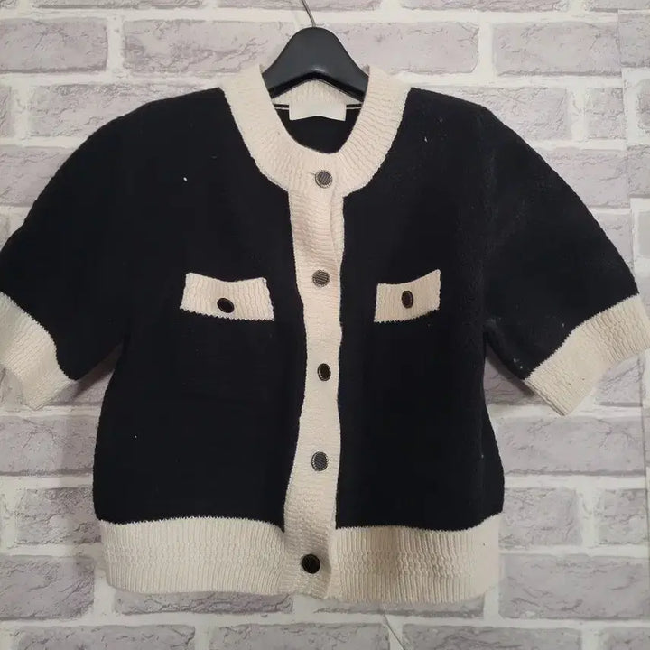 [BUNJANG] Les Beiges Ivory Black Cardigan / Les beiges 아이보리 배색 블랙 가디건/알뜰한여우