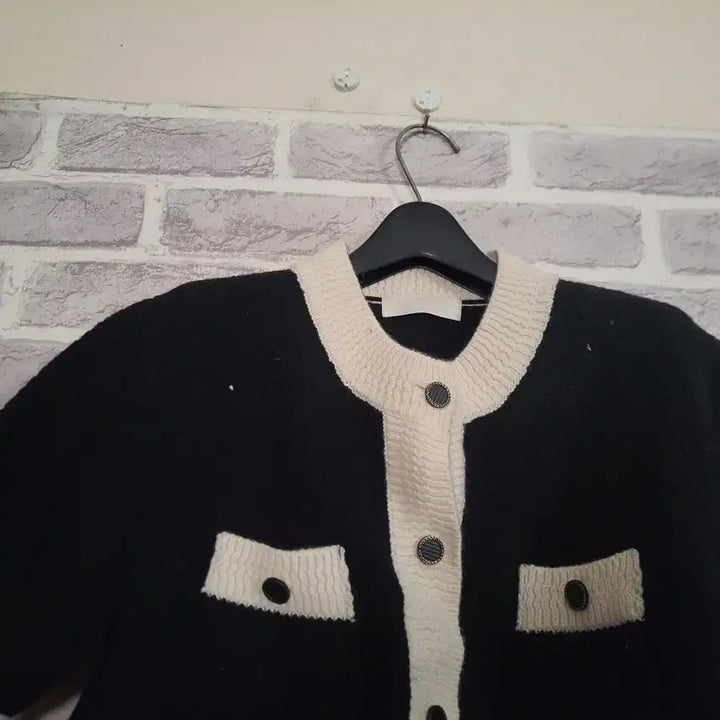 [BUNJANG] Les Beiges Ivory Black Cardigan / Les beiges 아이보리 배색 블랙 가디건/알뜰한여우
