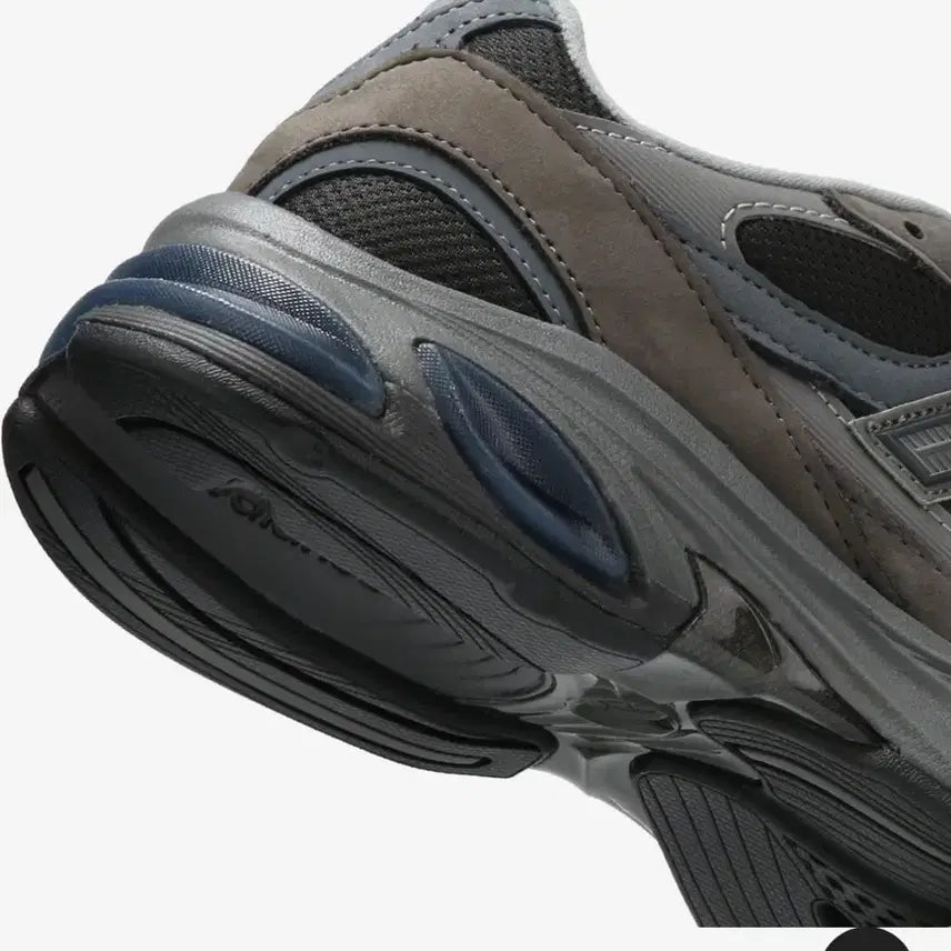[BUNJANG] New Balance 2010 Sneakers / 뉴발란스 2010 / 275 사이즈