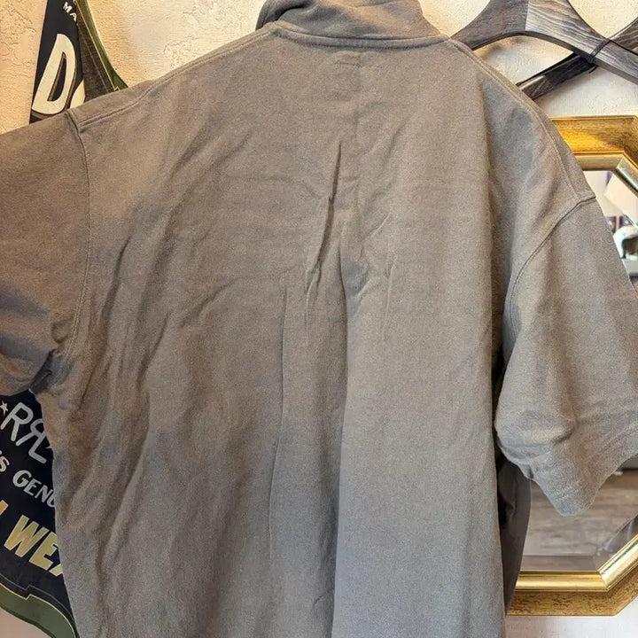 [SOLD OUT] 유니클로 엔지니어드가먼츠 pk카라티 카키색