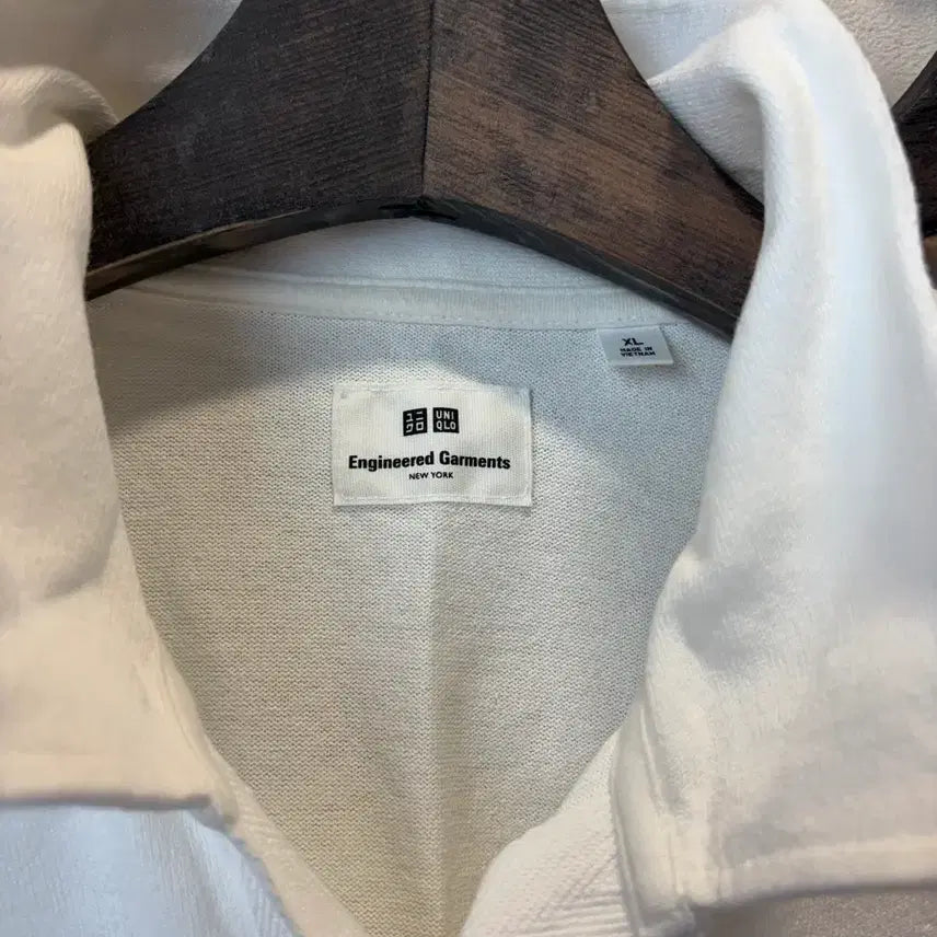 [SOLD OUT] 유니클로 엔지니어드가먼츠 pk카라티 카키색