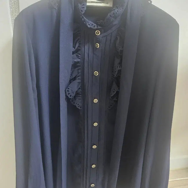 [BUNJANG] MOJO.S.PHINE Frill Blouse Navy 66 / MOJO.S.PHINE 프릴 장식 블라우스 네이비 66