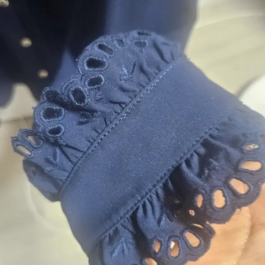 [BUNJANG] MOJO.S.PHINE Frill Blouse Navy 66 / MOJO.S.PHINE 프릴 장식 블라우스 네이비 66