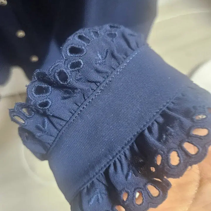 [BUNJANG] MOJO.S.PHINE Frill Blouse Navy 66 / MOJO.S.PHINE 프릴 장식 블라우스 네이비 66