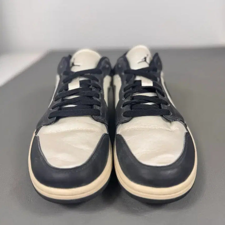 [BUNJANG] Nike Air Jordan 1 Low Black/White Sneakers / 나이키 에어 조던 1 로우 블랙/화이트 250사이즈.!