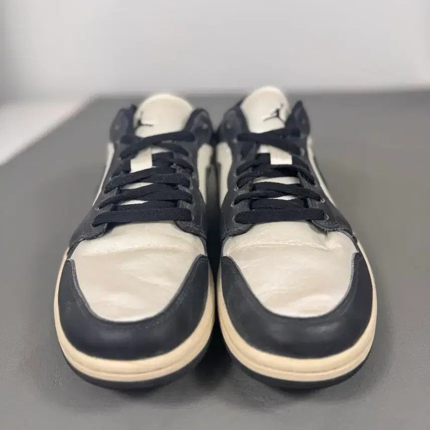 [BUNJANG] Nike Air Jordan 1 Low Black/White Sneakers / 나이키 에어 조던 1 로우 블랙/화이트 250사이즈.!
