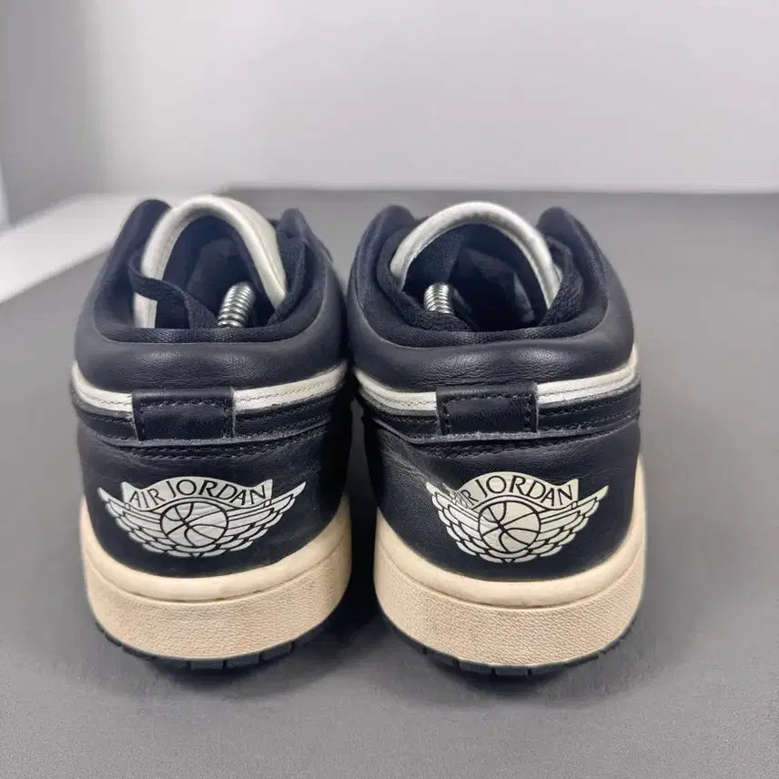 [BUNJANG] Nike Air Jordan 1 Low Black/White Sneakers / 나이키 에어 조던 1 로우 블랙/화이트 250사이즈.!