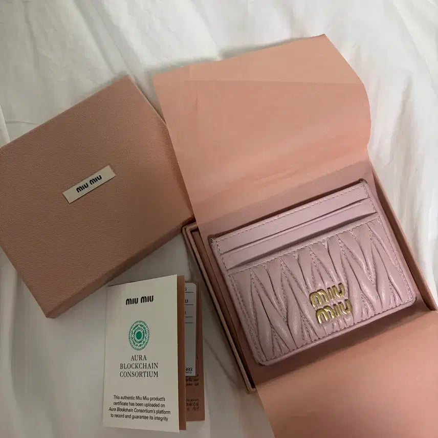 [SOLD OUT] 미우미우 핑크 마테라쎄 카드지갑