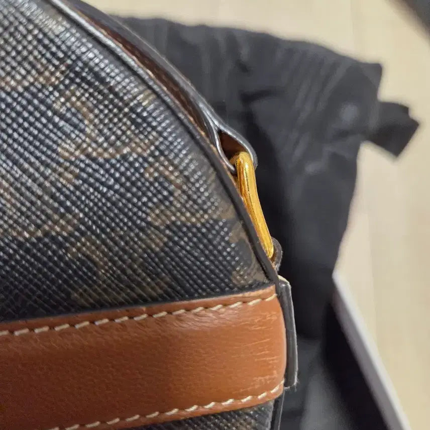 [BUNJANG] Celine Round Purse Crossbody Bag / 셀린느 라운드 퍼스