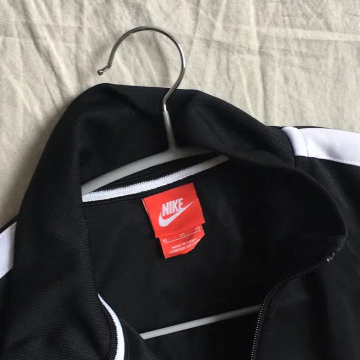 [SOLD OUT] 나이키 사이드라인 트랙탑져지