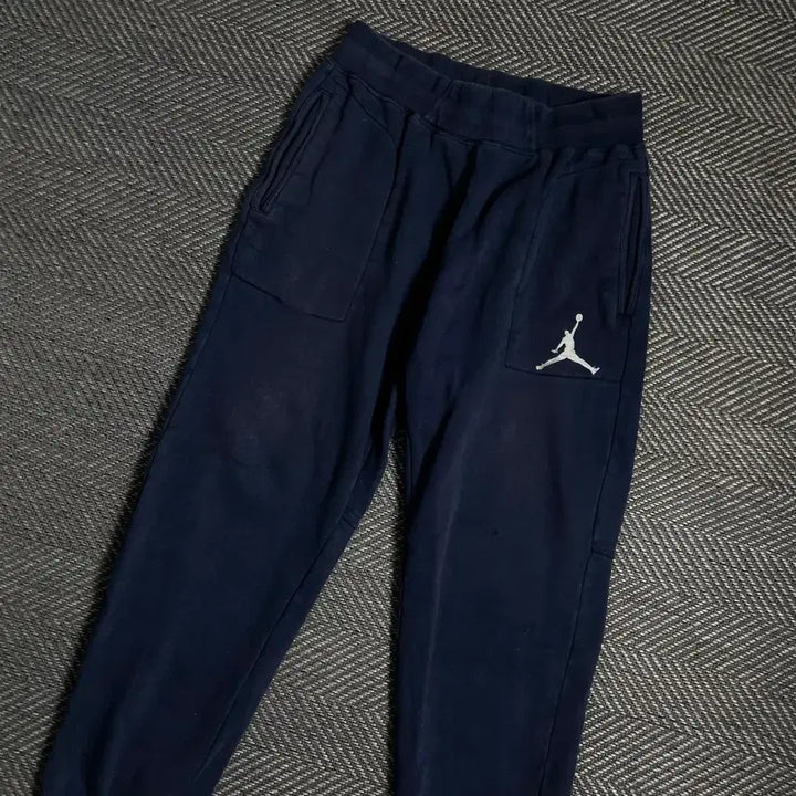 [BUNJANG] Nike Jordan Embroidered Logo Training Sweat Jogger Pants Navy / 나이키 조던 자수로고 트레이닝 스웻 조거 팬츠 네이비y 4911