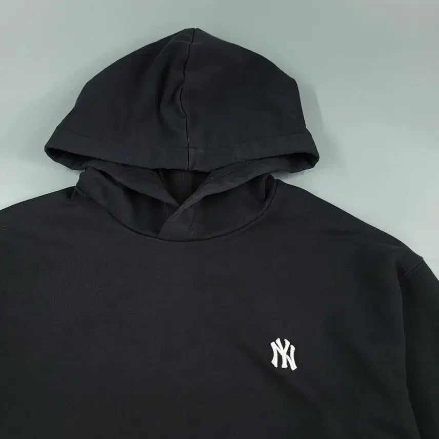[BUNJANG] MLB New York Yankees Logo Cotton Blend Hoodie / MLB 엠엘비 피그먼트 블랙 화이트 뉴욕 양키즈 로고 코튼블렌드 후드 티