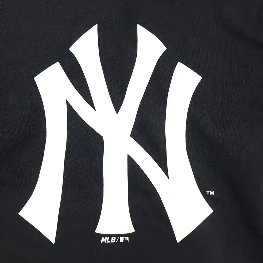 [BUNJANG] MLB New York Yankees Logo Cotton Blend Hoodie / MLB 엠엘비 피그먼트 블랙 화이트 뉴욕 양키즈 로고 코튼블렌드 후드 티