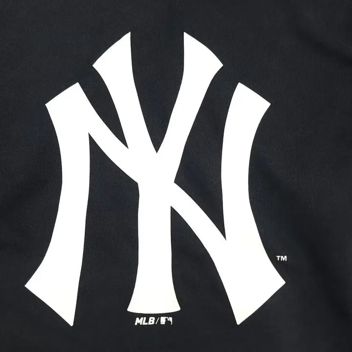 [BUNJANG] MLB New York Yankees Logo Cotton Blend Hoodie / MLB 엠엘비 피그먼트 블랙 화이트 뉴욕 양키즈 로고 코튼블렌드 후드 티