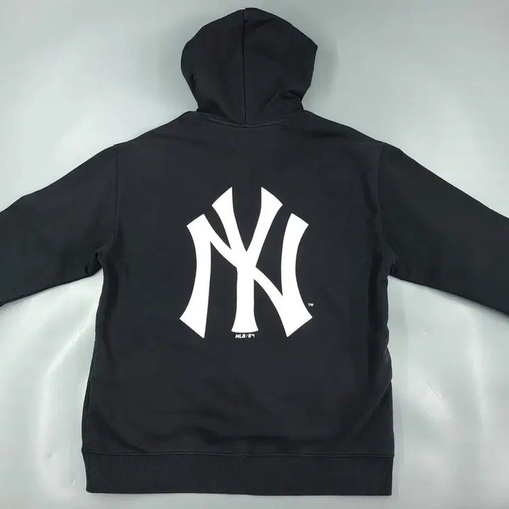 [BUNJANG] MLB New York Yankees Logo Cotton Blend Hoodie / MLB 엠엘비 피그먼트 블랙 화이트 뉴욕 양키즈 로고 코튼블렌드 후드 티