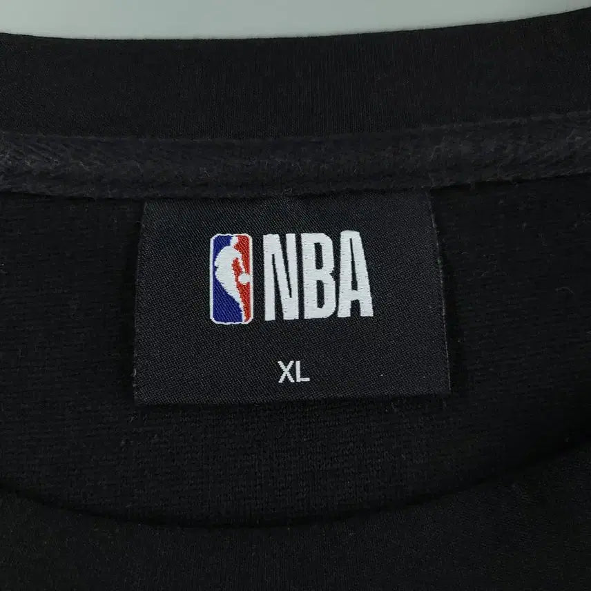 [BUNJANG] NBA Brooklyn Nets Kangaroo Pocket Sweatshirt / NBA 엔비에이 블랙 그레이 배색 브루클린 네츠 캥거루포켓 맨투맨 티셔츠