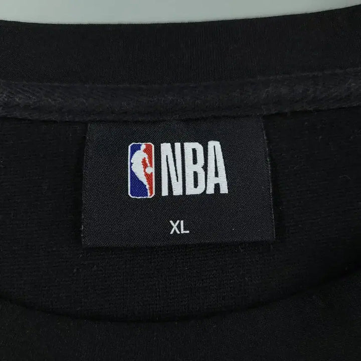 [BUNJANG] NBA Brooklyn Nets Kangaroo Pocket Sweatshirt / NBA 엔비에이 블랙 그레이 배색 브루클린 네츠 캥거루포켓 맨투맨 티셔츠