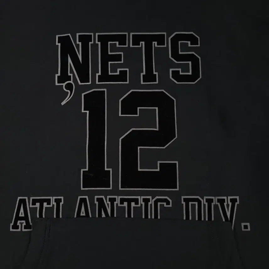 [BUNJANG] NBA Brooklyn Nets Kangaroo Pocket Sweatshirt / NBA 엔비에이 블랙 그레이 배색 브루클린 네츠 캥거루포켓 맨투맨 티셔츠