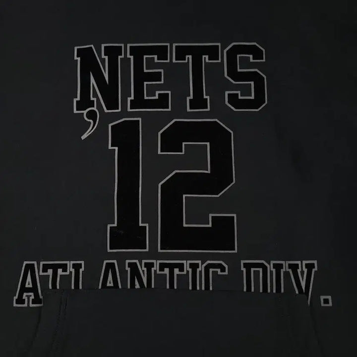 [BUNJANG] NBA Brooklyn Nets Kangaroo Pocket Sweatshirt / NBA 엔비에이 블랙 그레이 배색 브루클린 네츠 캥거루포켓 맨투맨 티셔츠