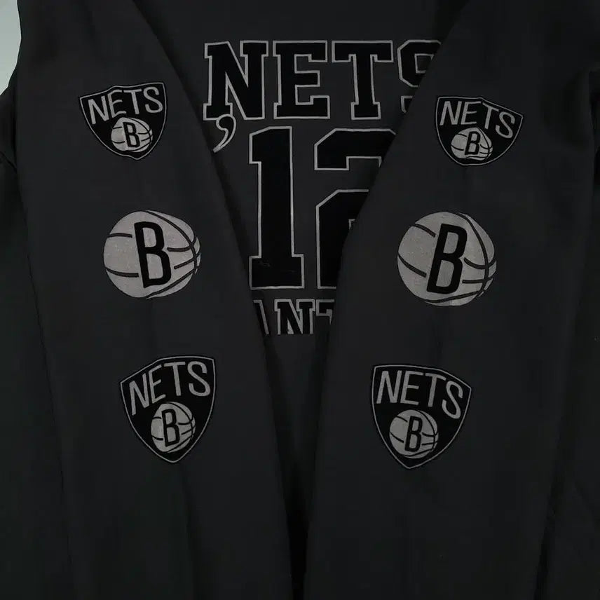 [BUNJANG] NBA Brooklyn Nets Kangaroo Pocket Sweatshirt / NBA 엔비에이 블랙 그레이 배색 브루클린 네츠 캥거루포켓 맨투맨 티셔츠