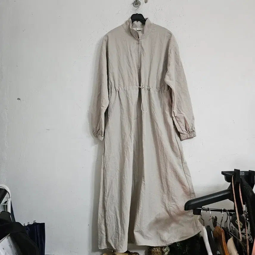 [BUNJANG] Beige Long Dress Zip-up Style / 베이지색 롱 원피스 짚업 스타일
