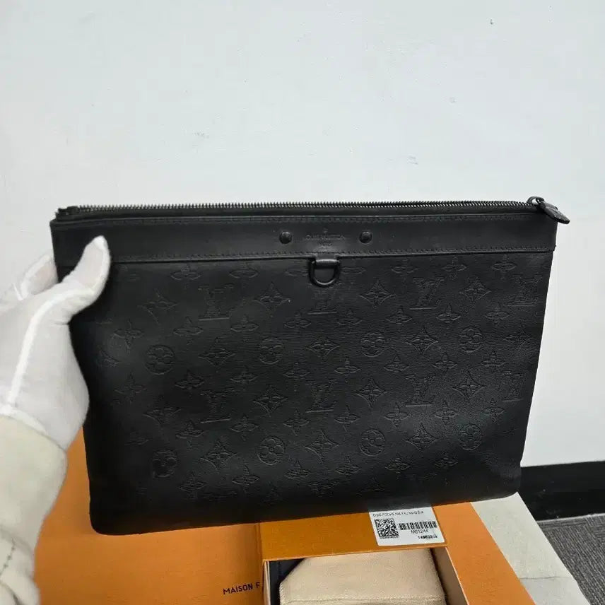 [BUNJANG] Louis Vuitton Pochette Shadow Clutch Bag / [보증서 정품] 루이비통 포쉐트 쉐도우 클러치백