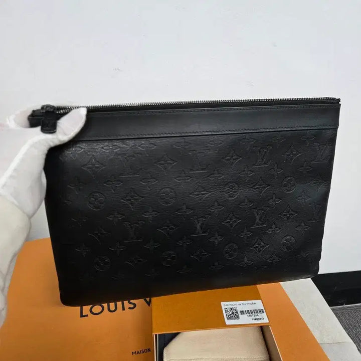 [BUNJANG] Louis Vuitton Pochette Shadow Clutch Bag / [보증서 정품] 루이비통 포쉐트 쉐도우 클러치백