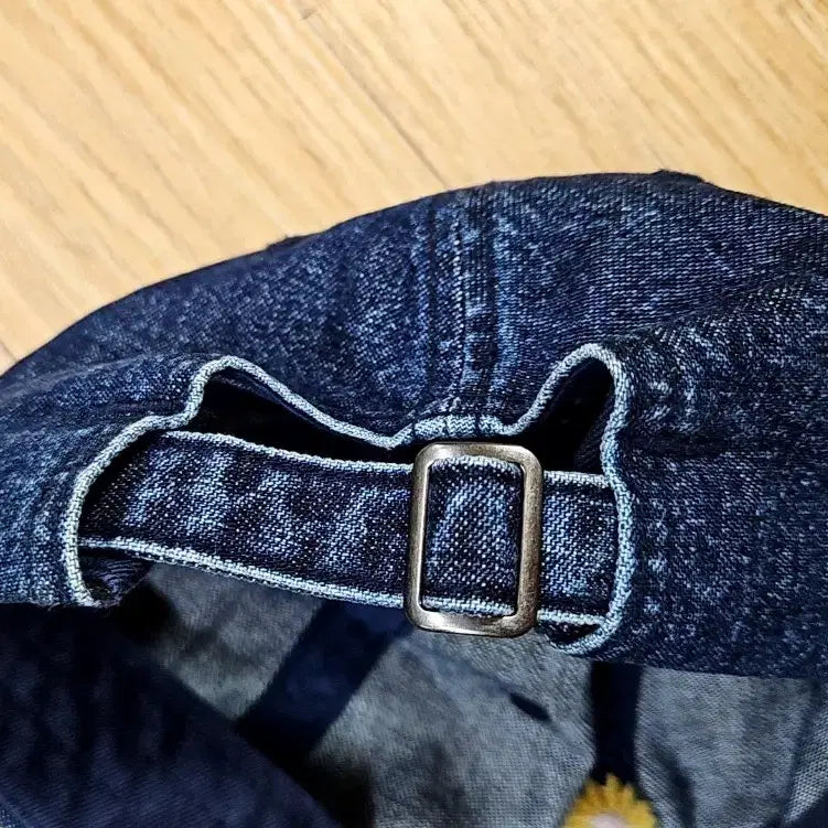 [BUNJANG] Uniqlo Denim Sunflower Embroidery Baseball Cap / 유니클로 데님 해바라기 자수 볼캡