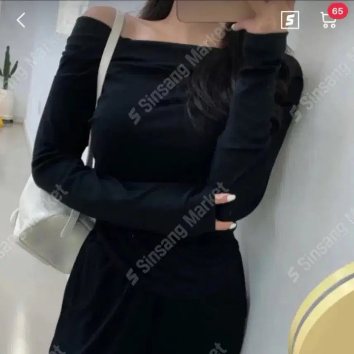 [BUNJANG] Drape Shirring Off-Shoulder Slim Fit Long Sleeve T-Shirt / 새상품 블랙만 드레이프 셔링 오프 슬림핏 긴팔 티셔츠