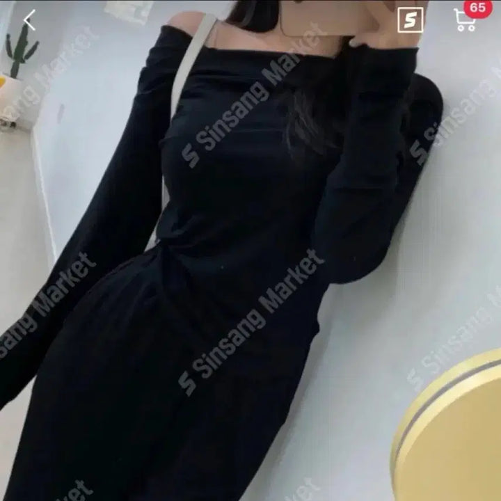[BUNJANG] Drape Shirring Off-Shoulder Slim Fit Long Sleeve T-Shirt / 새상품 블랙만 드레이프 셔링 오프 슬림핏 긴팔 티셔츠