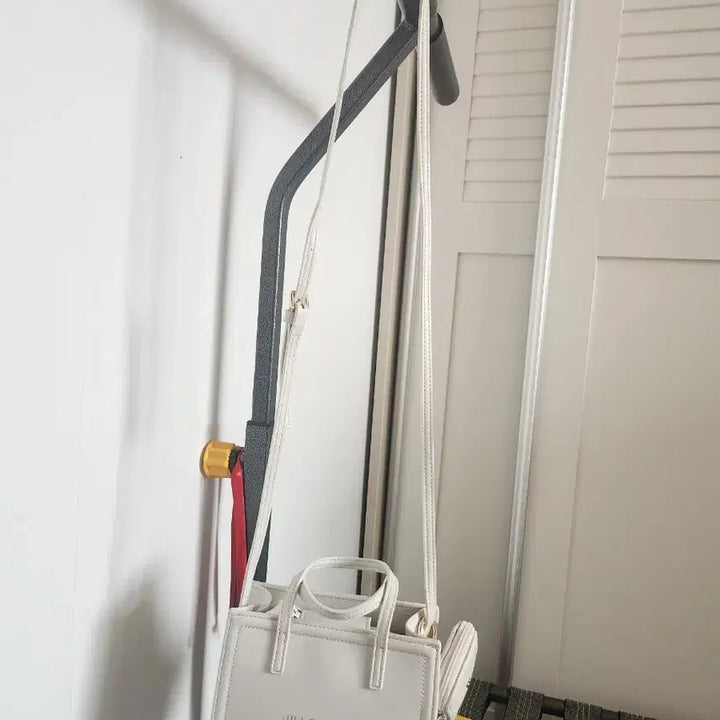 [BUNJANG] Jill Stuart White Mini Bag with Charm / 질스튜어트크로스가방