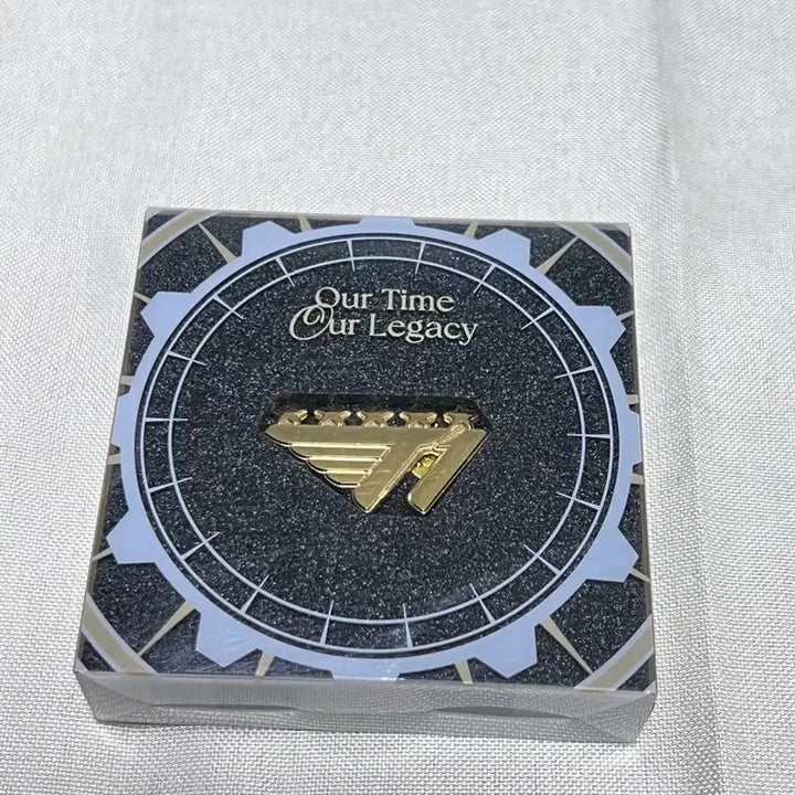 [BUNJANG] T1 Worlds Championship Commemorative Badge / 티원 월즈 우승 기념 뱃지