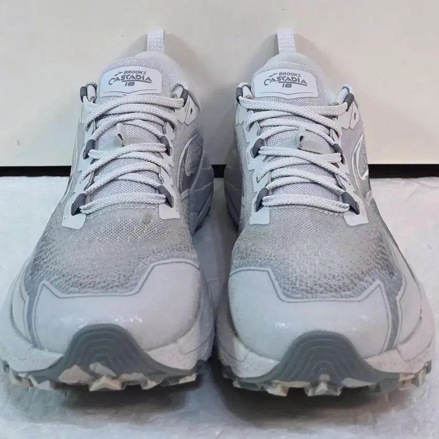 [BUNJANG] Brooks Cascadia 18 Oyster Wide D Trail Running Shoes / [280] 브룩스 캐스캐디아18 오이스터 발볼Mㅡ단종매물