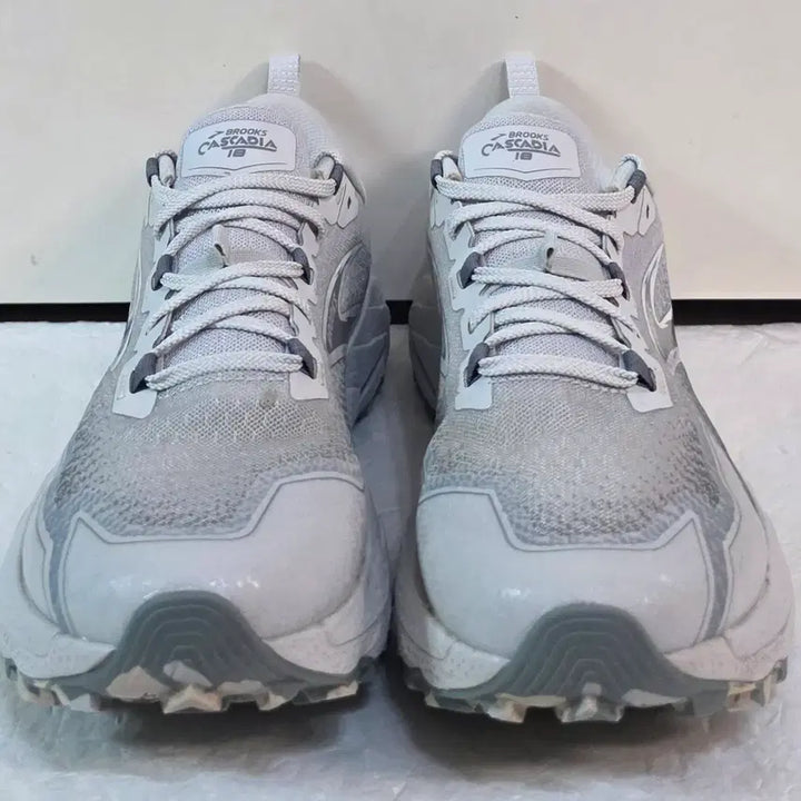 [BUNJANG] Brooks Cascadia 18 Oyster Wide D Trail Running Shoes / [280] 브룩스 캐스캐디아18 오이스터 발볼Mㅡ단종매물