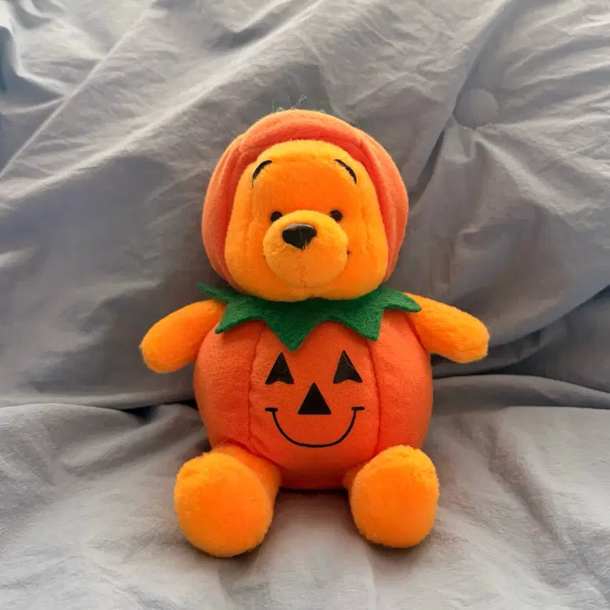 [BUNJANG] Disney Genuine Winnie the Pooh Halloween Pumpkin Costume Vintage Doll / 디즈니 정품 곰돌이푸 할로윈 호박 코스튬 빈티지 인형