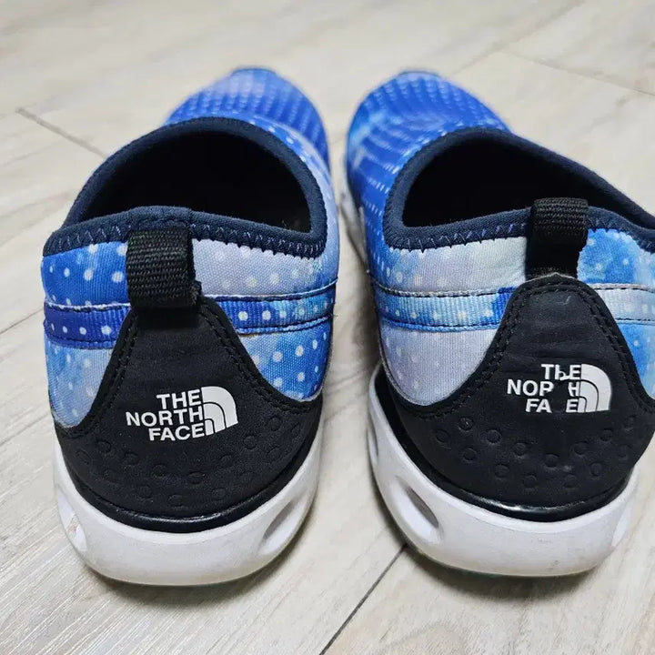 [BUNJANG] The North Face White Label 1H Aqua Shoes (Blue) / 노스페이스 화이트라벨 워터 1H 아쿠아슈즈 (블루) 2.5만에 팝니다.