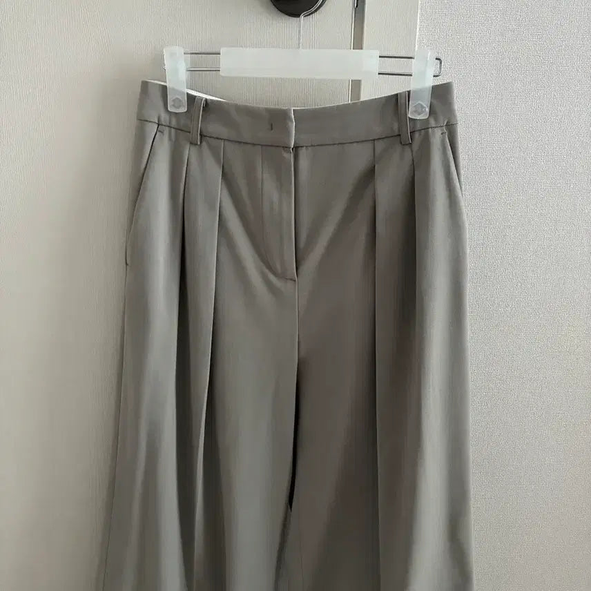 [BUNJANG] OAH Loose Fit Two-tuck Slacks Beige Trousers / 오어 루즈핏 투턱 슬랙스 베이지 0사이즈