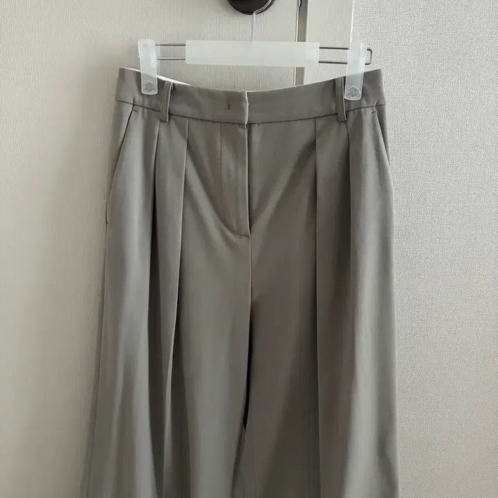 [BUNJANG] OAH Loose Fit Two-tuck Slacks Beige Trousers / 오어 루즈핏 투턱 슬랙스 베이지 0사이즈