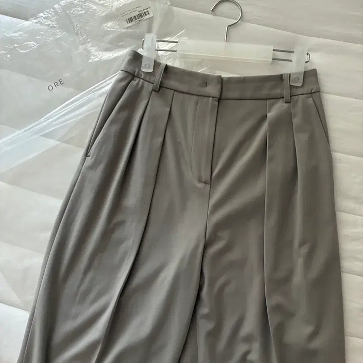 [BUNJANG] OAH Loose Fit Two-tuck Slacks Beige Trousers / 오어 루즈핏 투턱 슬랙스 베이지 0사이즈