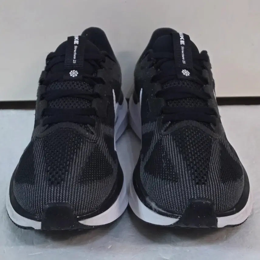 [BUNJANG] Nike Air Zoom Structure 25 Running Shoes / [235] 나이키 에어줌 스트럭처25 블랙화이트