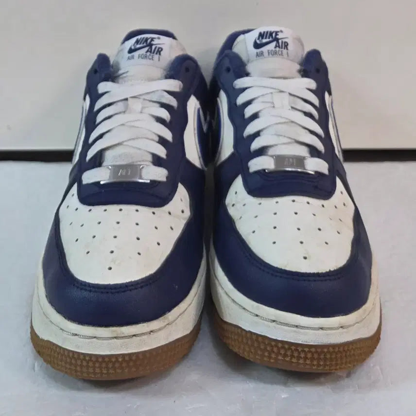 [BUNJANG] Nike Air Force 1 Low 07 LV8 Varsity Midnight Navy / [250] 나이키 에어포스1 로우 07 LV8 바시티미드나잇네이비ㅡ최저가