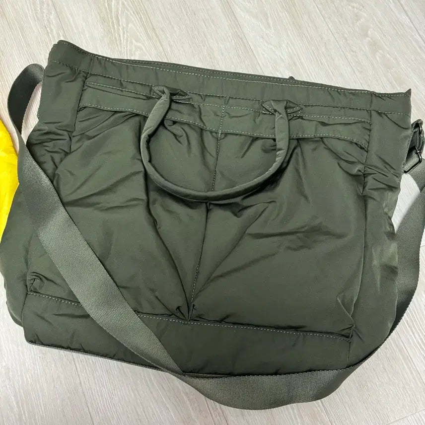 [BUNJANG] Uniqlo Two-Way Utility Bag Olive Khaki Tote Bag / 유니클로 투웨이 유틸리티백 올리브 카키 포터맛 헬멧백 토트백 가방
