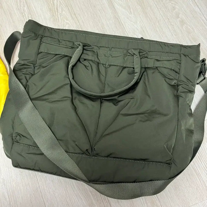 [BUNJANG] Uniqlo Two-Way Utility Bag Olive Khaki Tote Bag / 유니클로 투웨이 유틸리티백 올리브 카키 포터맛 헬멧백 토트백 가방