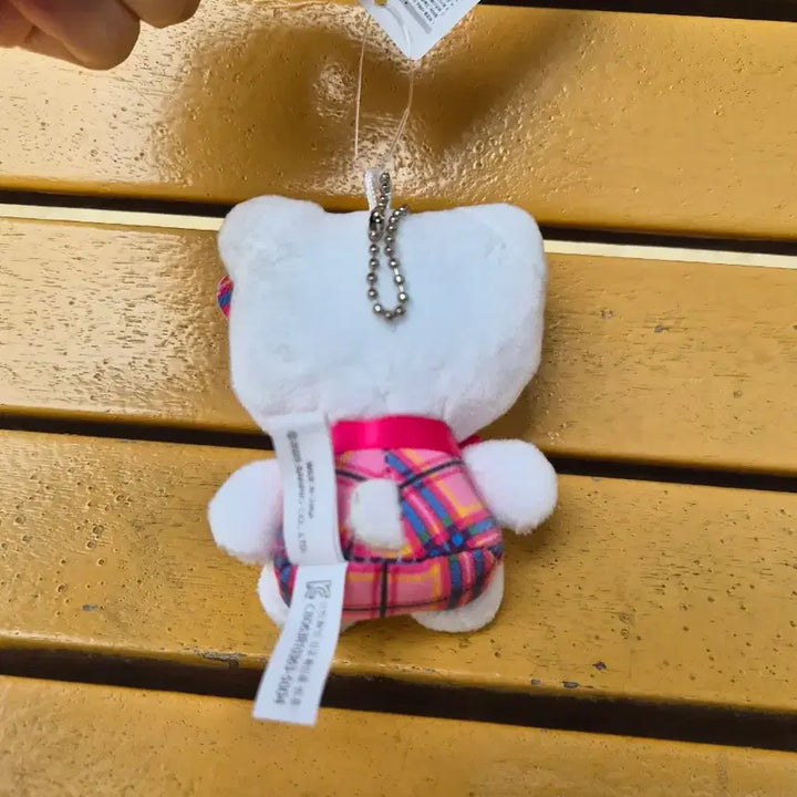 [SOLD OUT] 헬로키티 타탄체크 인형 키링 새상품