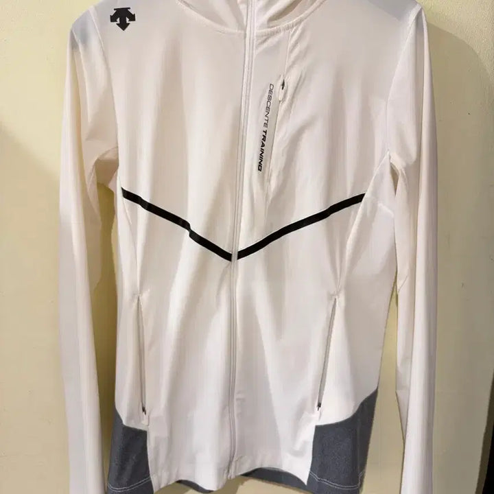 [SOLD OUT] 데상트 후드집업
