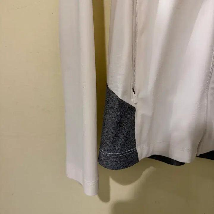 [SOLD OUT] 데상트 후드집업