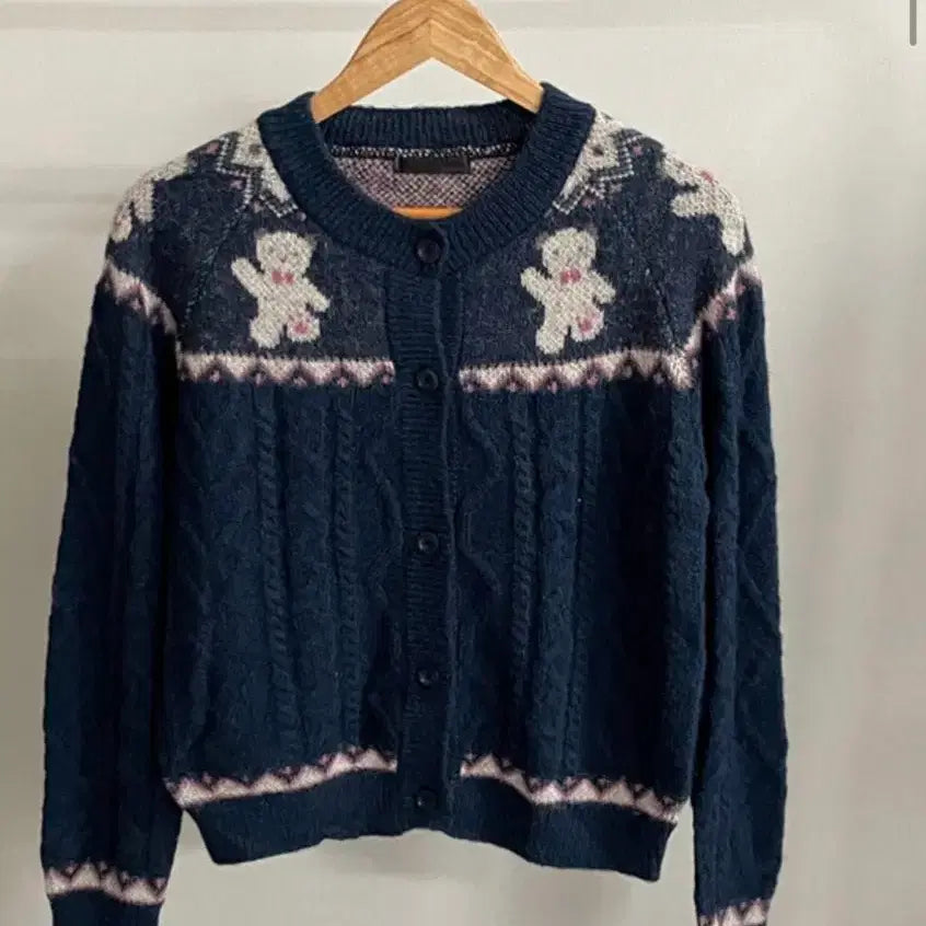 [BUNJANG] Peter and Wendy GOM GOM Cable Cardigan / 피터앤웬디 곰곰이 케이블 가디건