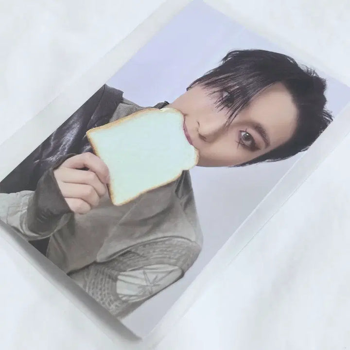 [BUNJANG] ATEEZ Seonghwa Bouncy Photocard / 에이티즈 성화 포카 아웃로우 바운시 식빵
